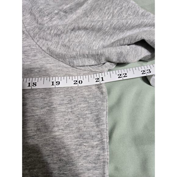 Amazon essentials xl women's grey turtle neck short sleeve shirt - Picture 6 of 7